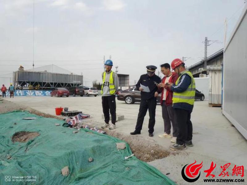 市北區(qū)開平路街道綜合行政執(zhí)法中隊(duì)強(qiáng)化揚(yáng)塵治理執(zhí)法檢查 守護(hù)藍(lán)天白云宜居環(huán)境(圖2)