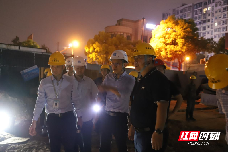 視頻丨情節(jié)嚴(yán)重責(zé)令整改！長(zhǎng)沙開展夜間建筑工地?fù)P塵污染聯(lián)合執(zhí)法檢查(圖4)